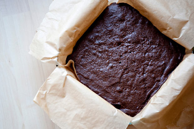 Cut brownies without the crumbs