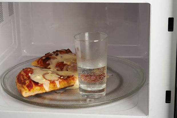 Reheat pizza and other baked goods without drying them out