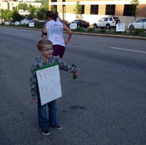 Best Running Pitstops At A Road Race #2: Free Hi-Fives